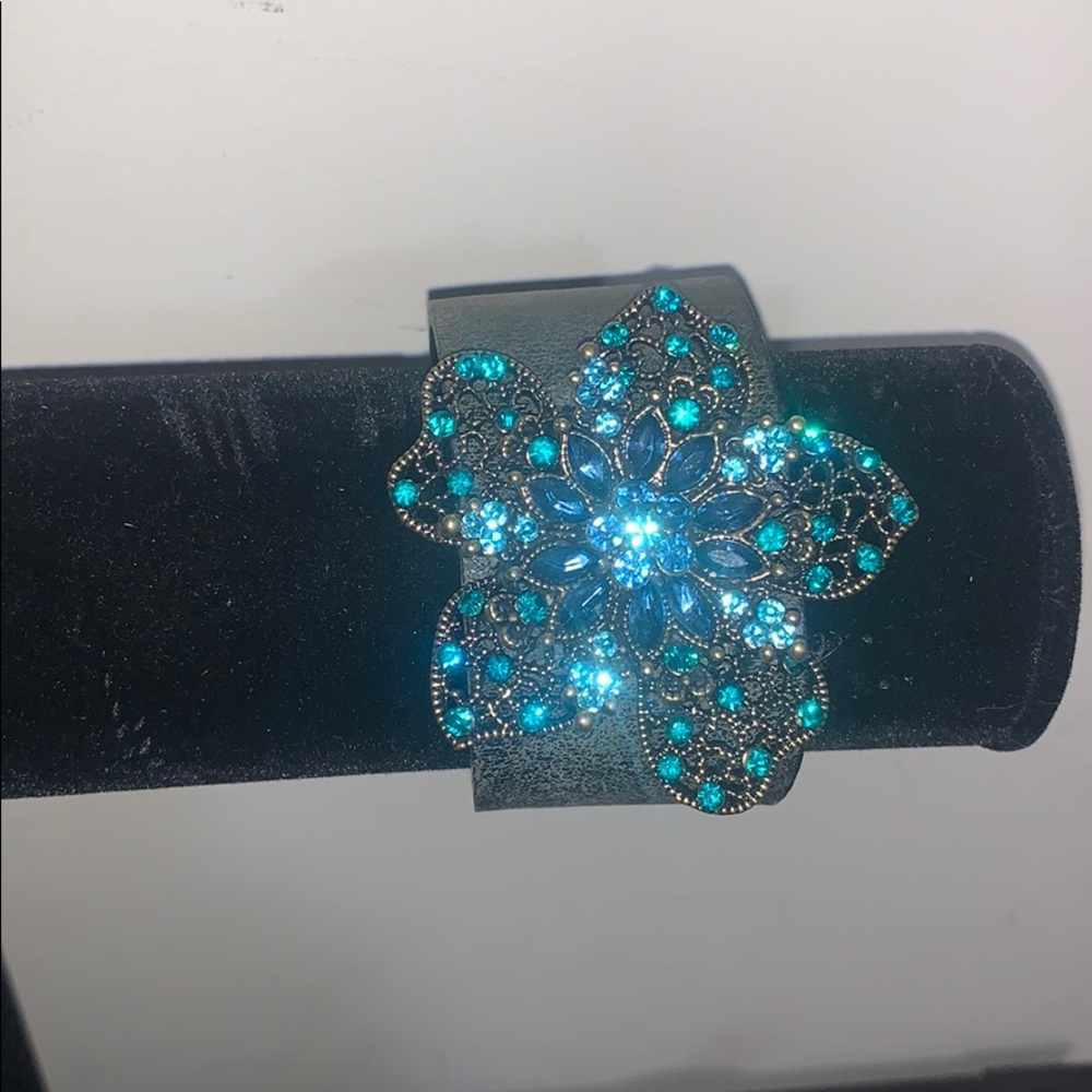 Blue flower bracelet